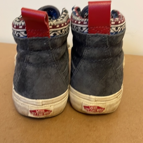 Vans - Picture 3 of 5